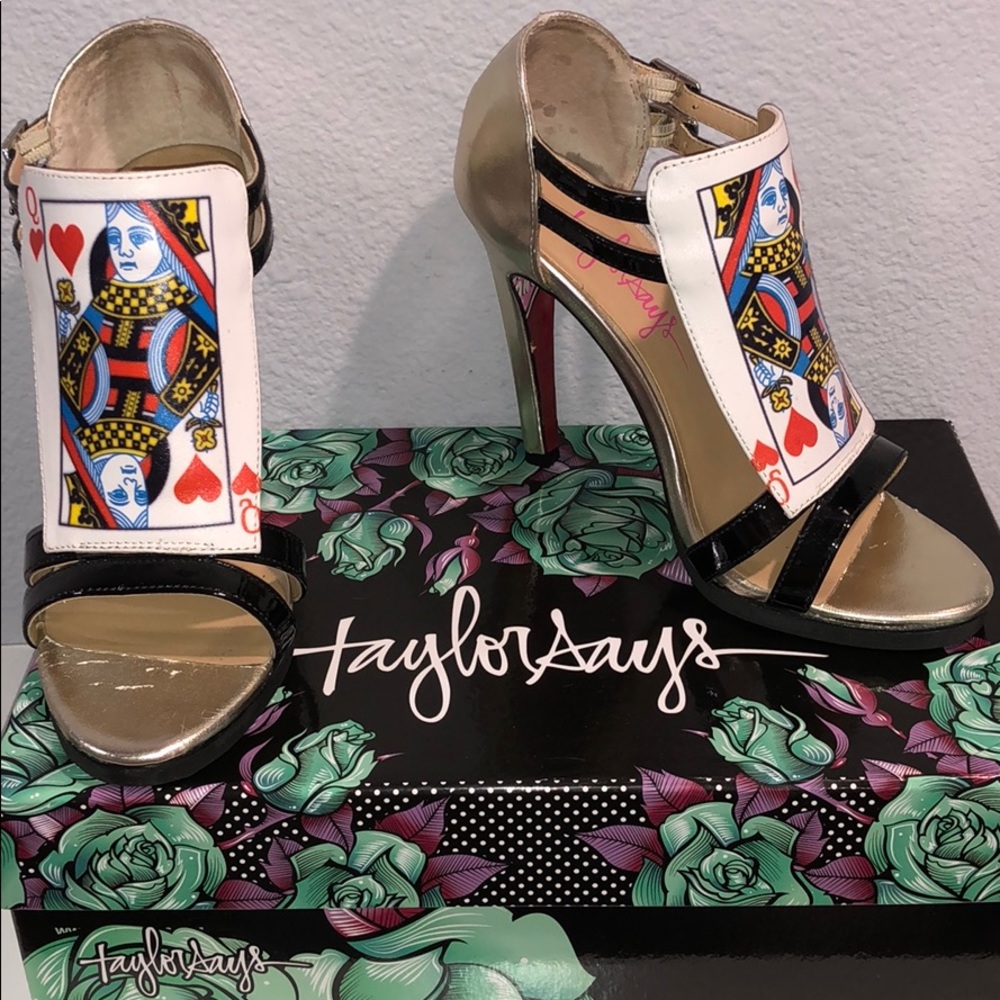 Alice I’m Wonderland theme shoes